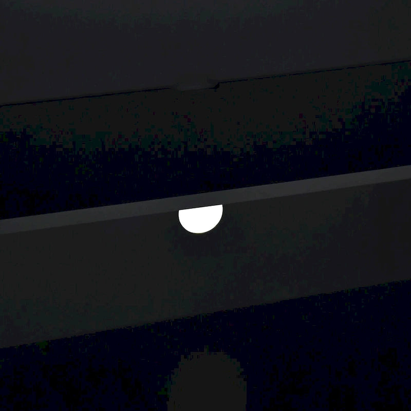 Buffet moderne à 4 portes avec portes à motif convexe et 2 poignées argentées pour salon, salle à manger, cuisine (noir)