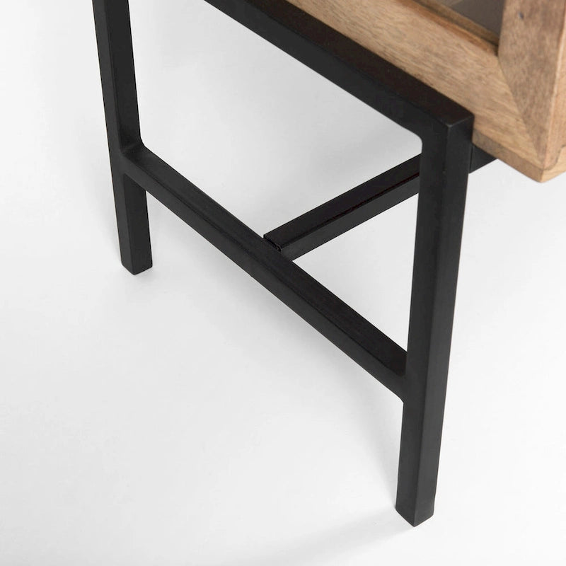 Buffet vitré Arelius marron clair avec piètement en métal noir, 4 portes - 70,0 cm (L) x 18,0 cm (l) x 32,0 cm (H)