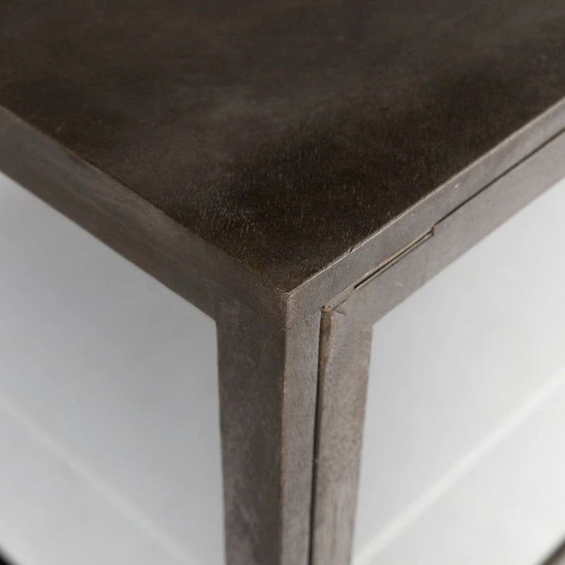 Buffet vitré Arelius marron clair avec piètement en métal noir, 4 portes - 70,0 cm (L) x 18,0 cm (l) x 32,0 cm (H)