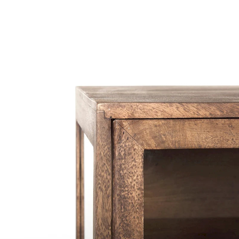Buffet vitré Arelius marron clair avec piètement en métal noir, 4 portes - 70,0 cm (L) x 18,0 cm (l) x 32,0 cm (H)