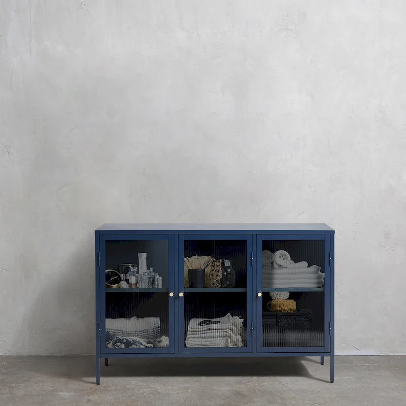 Buffet 3 portes Brianne de Rye Studio, style moderne, en métal et verre