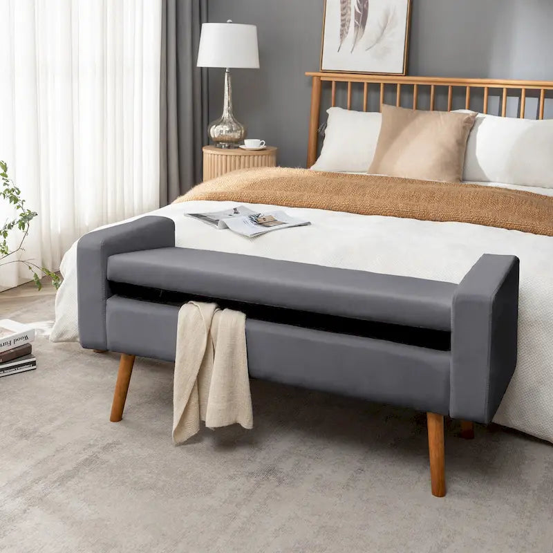 Banc de rangement en velours Brynn de Porthos Home avec pieds en bois d'hévéa