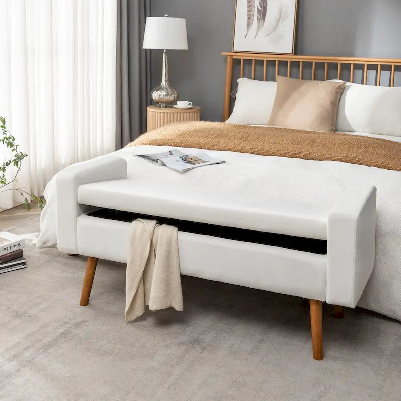 Banc de rangement en velours Brynn de Porthos Home avec pieds en bois d'hévéa