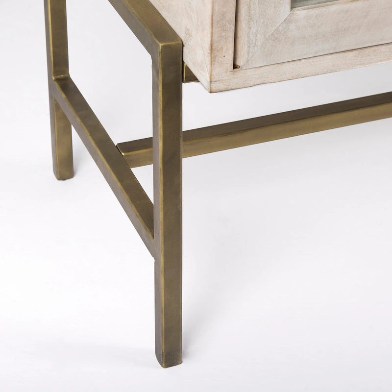 Buffet Arelius en bois massif blond avec piètement en fer doré et portes vitrées - 70 cm (L) x 32 cm (H) x 18,75 cm (P)