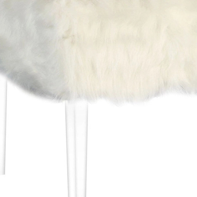 Banc HomeRoots 42 gris et transparent, recouvert de fausse fourrure et doté d'un couvercle rabattable.