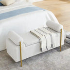 Pouf coffre rembourré en velours moderne, élégant repose-pieds avec accoudoirs arrondis et pieds en fer pour chambre ou entrée.