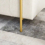 Pouf coffre rembourré en velours moderne, élégant repose-pieds avec accoudoirs arrondis et pieds en fer pour chambre ou entrée.