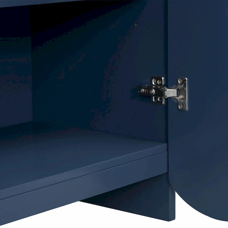 Meuble à quatre portes à rayures verticales et motif ondulé