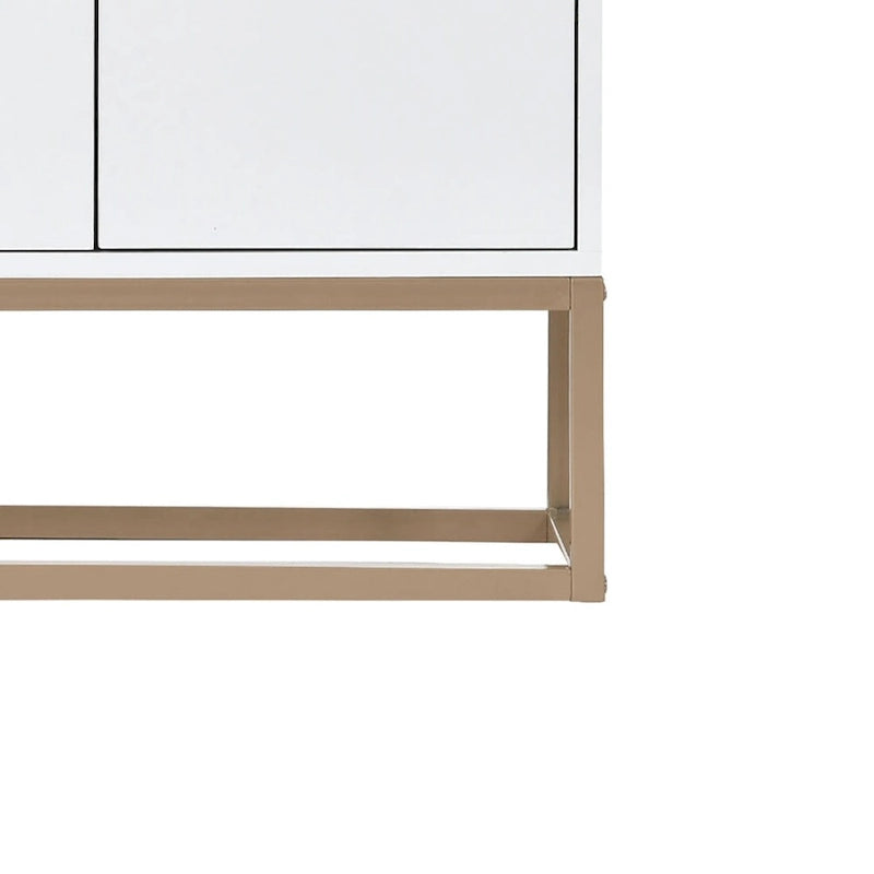 Buffet minimaliste en bois, autoportant, avec pieds en métal