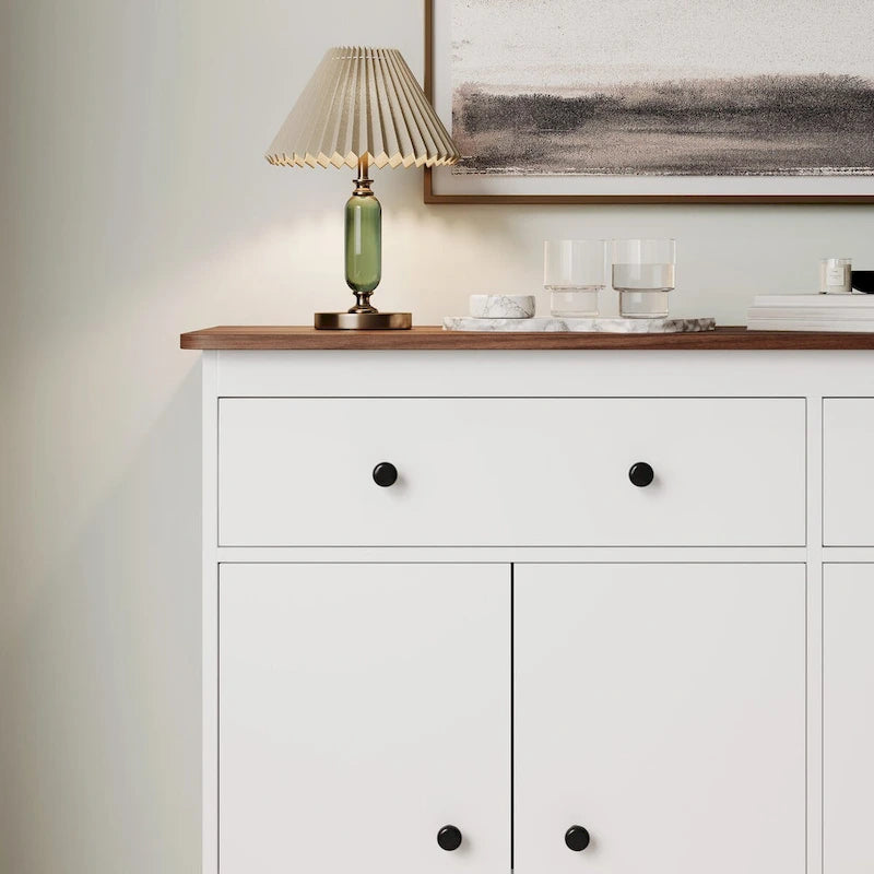 Buffet moderne de rangement avec 2 tiroirs et 4 portes, idéal pour le salon, la salle à manger, la cuisine ou le coin café. Couleur : blanc.