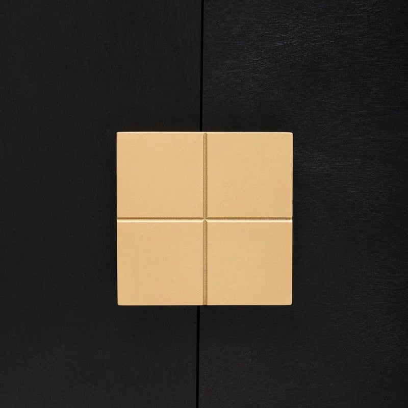 Meuble léger au design luxueux, doté de pieds de support uniques et d'étagères réglables, idéal pour les salons et les couloirs.
