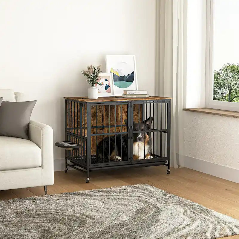 Meuble pour cage de chien avec plateau amovible, niche à double porte, panneau relevable, rotation à 360 degrés et 3 gamelles réglables en hauteur.