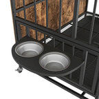Meuble pour cage de chien avec plateau amovible, niche à double porte, panneau relevable, rotation à 360 degrés et 3 gamelles réglables en hauteur.