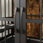 Meuble pour cage de chien avec plateau amovible, niche à double porte, panneau relevable, rotation à 360 degrés et 3 gamelles réglables en hauteur.