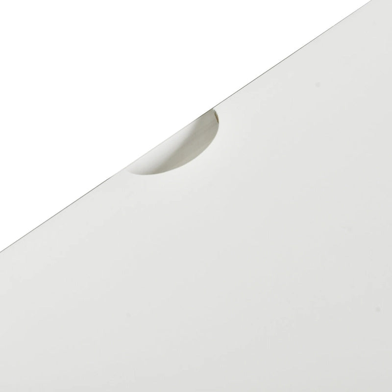 Buffet offrant un grand espace de rangement et des étagères réglables