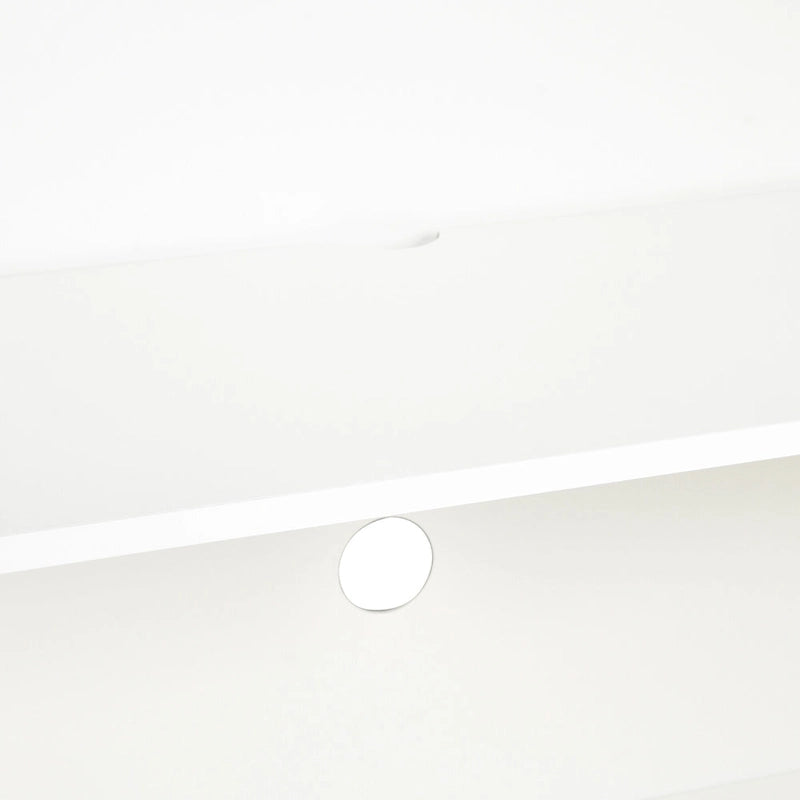 Buffet offrant un grand espace de rangement et des étagères réglables