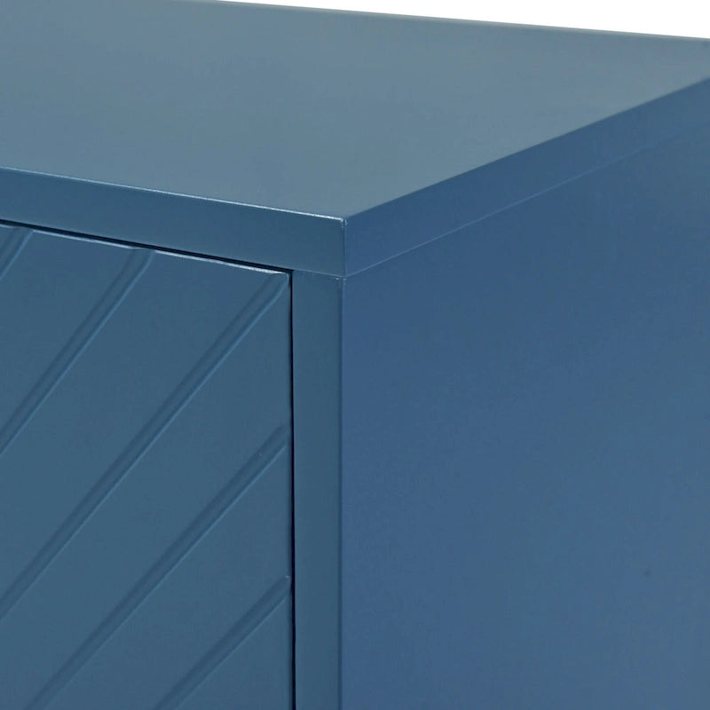 Buffet offrant un grand espace de rangement et des étagères réglables