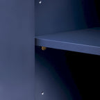 Meuble à quatre portes d'angle arrondies avec panneaux ondulés et étagères réglables, idéal pour un bureau, un salon ou une entrée.